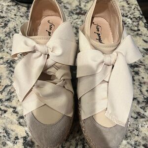 Free People Women's Cream Bow Sneakers